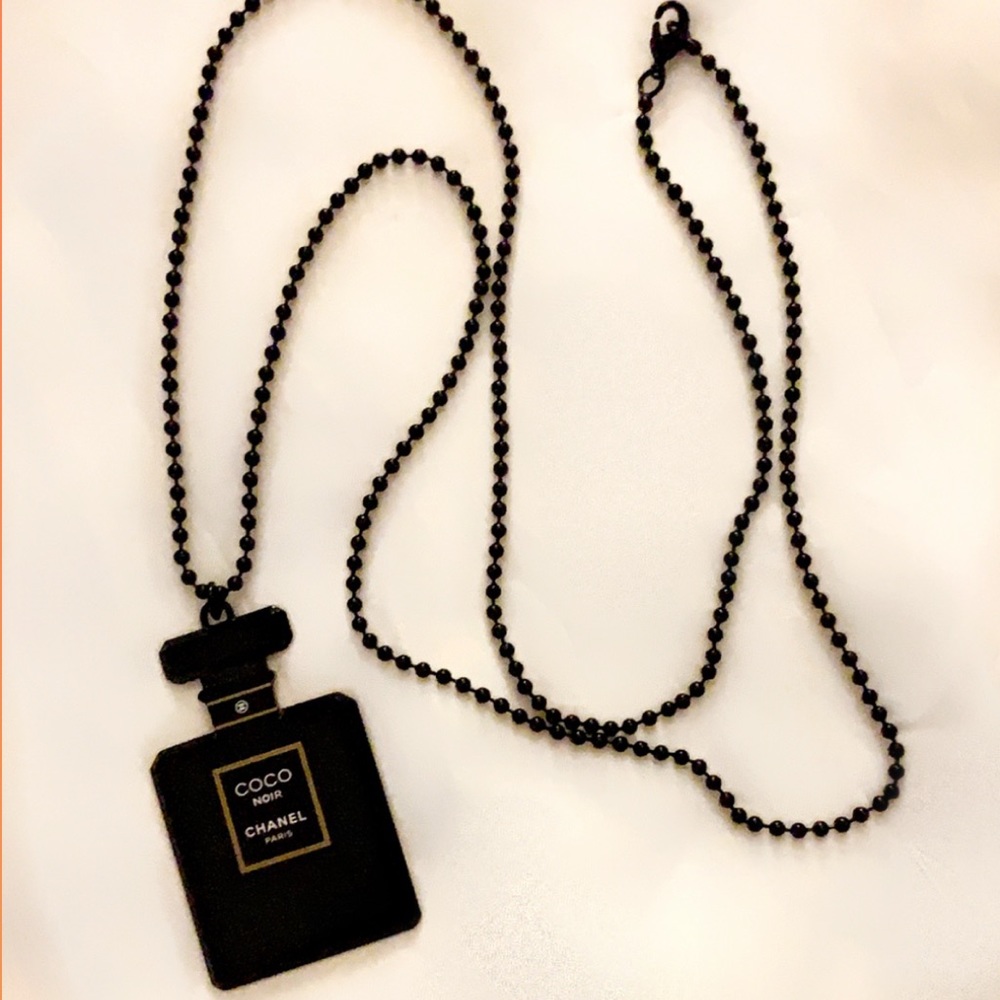 CH Long necklace